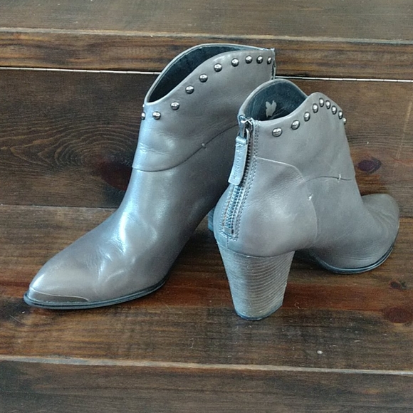 BMakowsky  leather bootie. - Picture 3 of 5